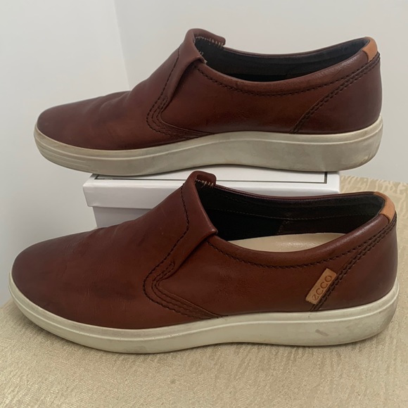 LIKE NEW High quality Ecco slip-on’s - Picture 2 of 3